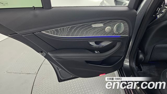 Mercedes-Benz E-Class E350 4MATIC AMG Line
