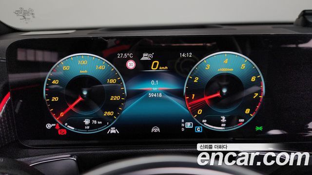 Mercedes-Benz GLB-Class GLB220