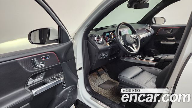 Mercedes-Benz GLB-Class GLB220