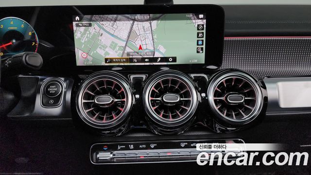 Mercedes-Benz GLB-Class GLB220