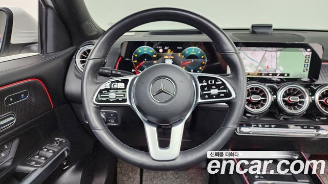 Mercedes-Benz GLB-Class GLB220