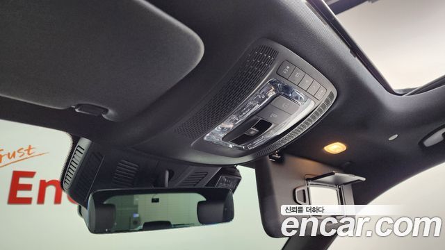 Mercedes-Benz GLB-Class GLB220