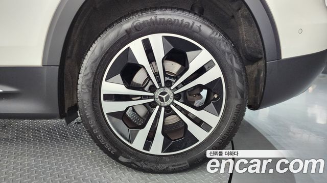 Mercedes-Benz GLB-Class GLB220