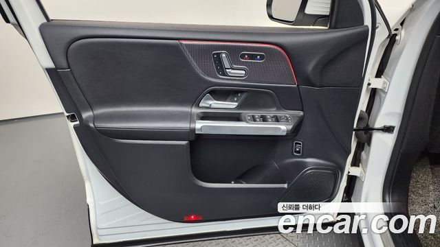 Mercedes-Benz GLB-Class GLB220