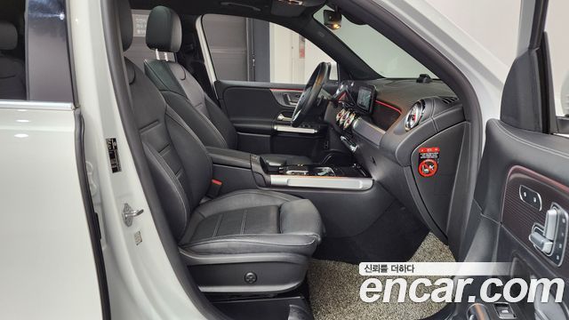 Mercedes-Benz GLB-Class GLB220