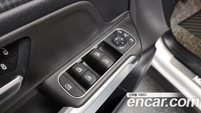 Mercedes-Benz GLB-Class GLB220