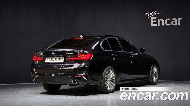 BMW 3-Series 330e Luxury