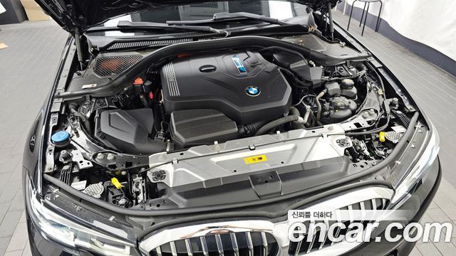 BMW 3-Series 330e Luxury