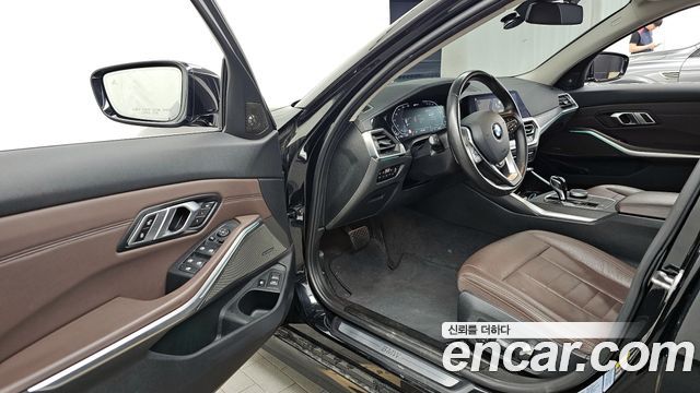BMW 3-Series 330e Luxury