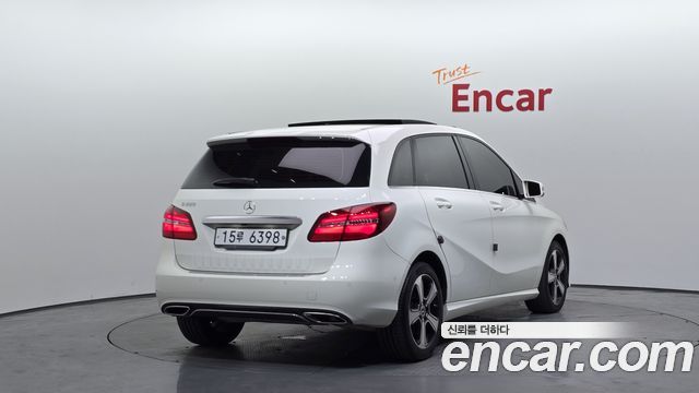 Mercedes-Benz B-Class B220