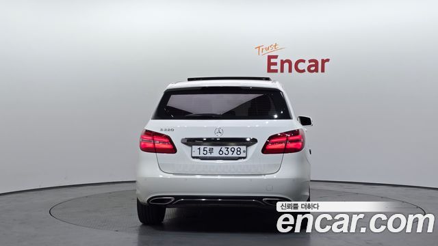 Mercedes-Benz B-Class B220