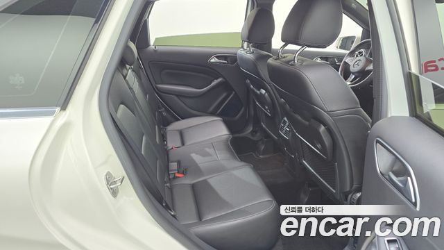 Mercedes-Benz B-Class B220