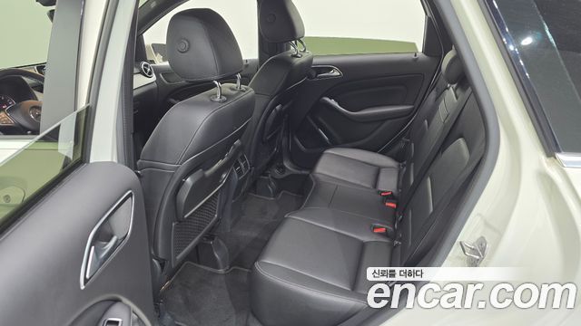 Mercedes-Benz B-Class B220