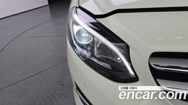 Mercedes-Benz B-Class B220