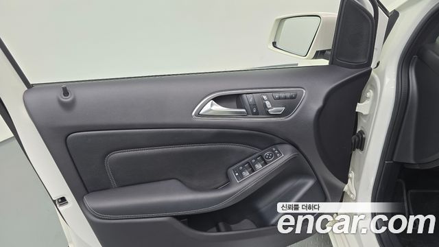 Mercedes-Benz B-Class B220