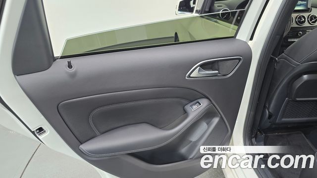 Mercedes-Benz B-Class B220