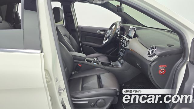 Mercedes-Benz B-Class B220