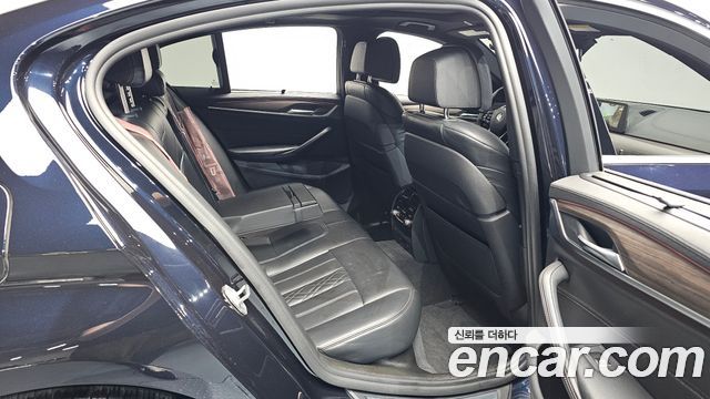 BMW 5-Series 530i M Sport Package Plus