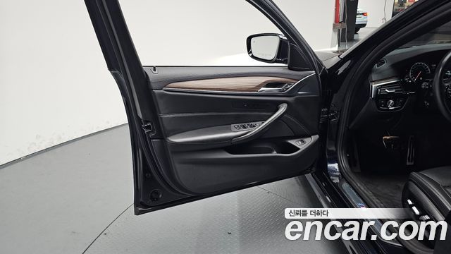 BMW 5-Series 530i M Sport Package Plus
