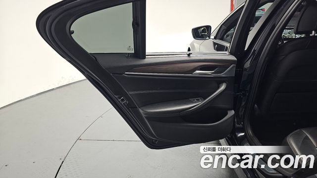 BMW 5-Series 530i M Sport Package Plus