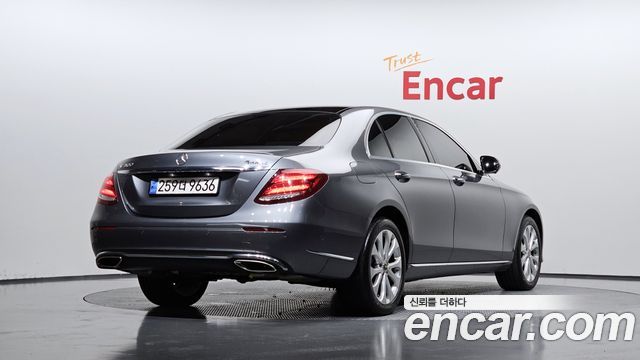 Mercedes-Benz E-Class E300 4MATIC Exclusive
