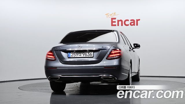 Mercedes-Benz E-Class E300 4MATIC Exclusive