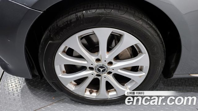 Mercedes-Benz E-Class E300 4MATIC Exclusive