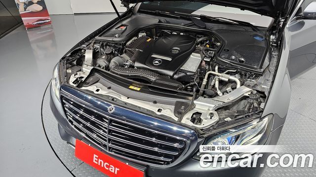 Mercedes-Benz E-Class E300 4MATIC Exclusive