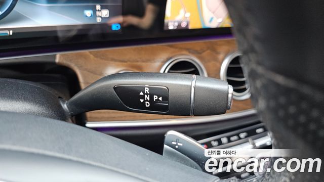 Mercedes-Benz E-Class E300 4MATIC Exclusive