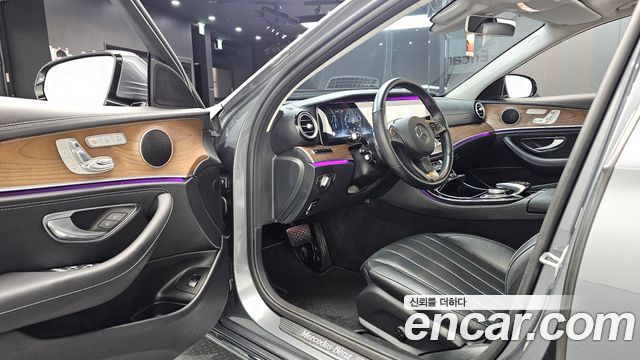Mercedes-Benz E-Class E300 4MATIC Exclusive