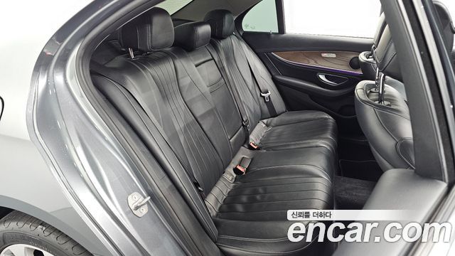 Mercedes-Benz E-Class E300 4MATIC Exclusive