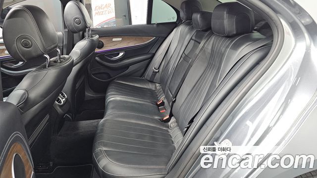 Mercedes-Benz E-Class E300 4MATIC Exclusive