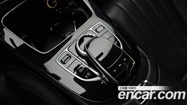 Mercedes-Benz E-Class E300 4MATIC Exclusive