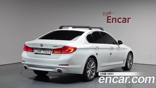 BMW 5-Series 520i Luxury