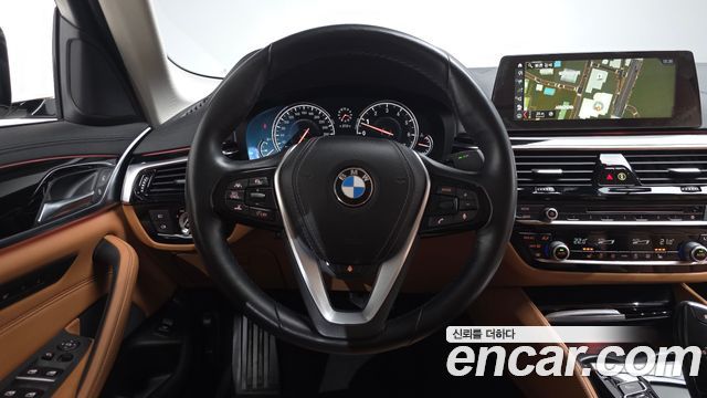 BMW 5-Series 520i Luxury