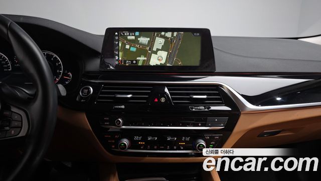 BMW 5-Series 520i Luxury