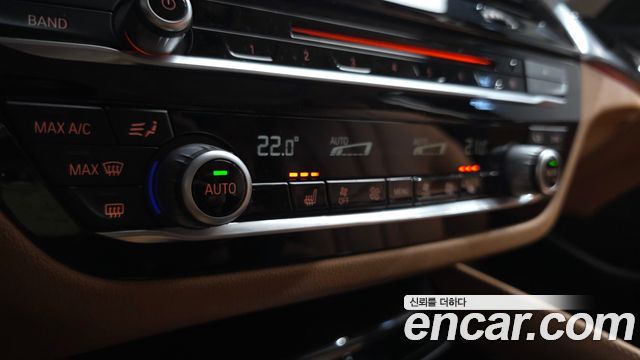 BMW 5-Series 520i Luxury