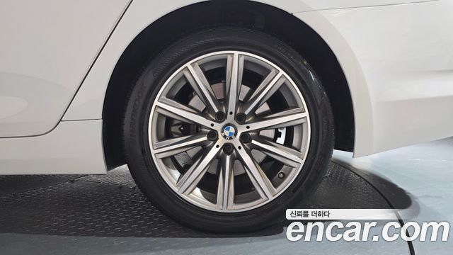 BMW 5-Series 520i Luxury