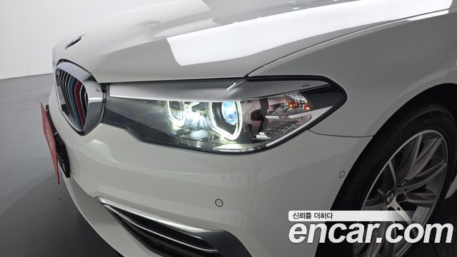 BMW 5-Series 520i Luxury