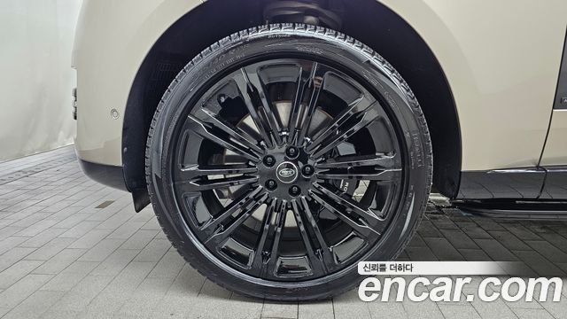 Land Rover Range Rover P530 Autobiography Long Wheel Base