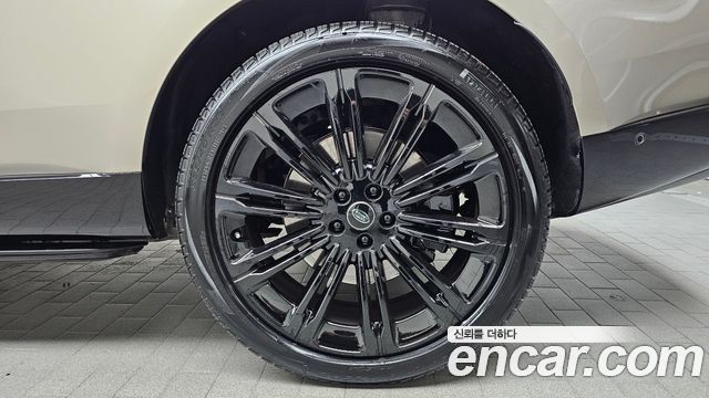 Land Rover Range Rover P530 Autobiography Long Wheel Base