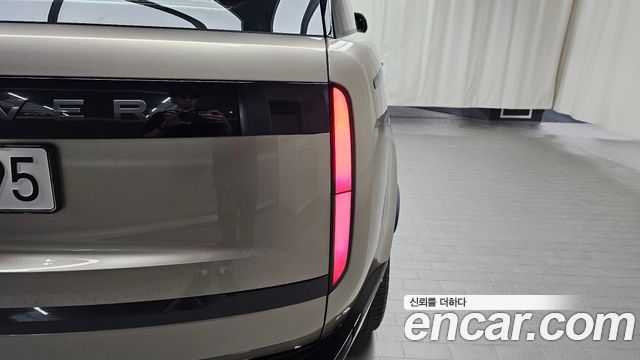 Land Rover Range Rover P530 Autobiography Long Wheel Base