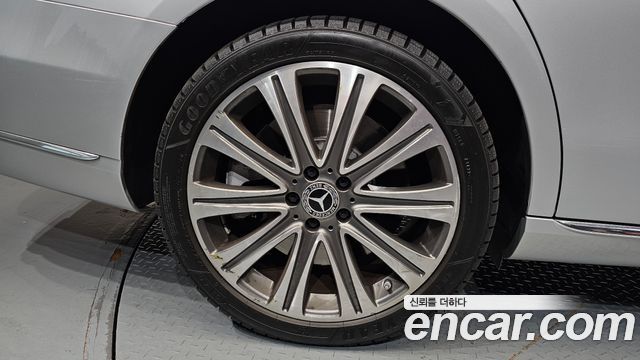 Mercedes-Benz E-Class E400 4MATIC Exclusive