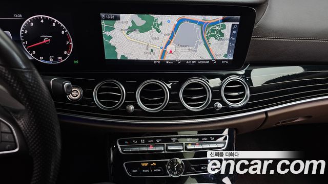 Mercedes-Benz E-Class E400 4MATIC Exclusive