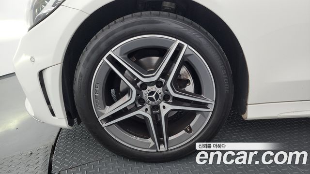 Mercedes-Benz C-Class C200 AMG Line
