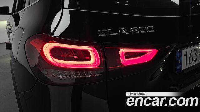 Mercedes-Benz GLA-Class GLA250 4MATIC