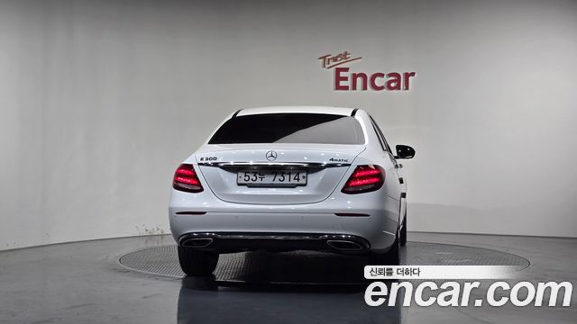 Mercedes-Benz E-Class E300 4MATIC Exclusive