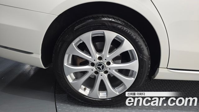 Mercedes-Benz E-Class E300 4MATIC Exclusive