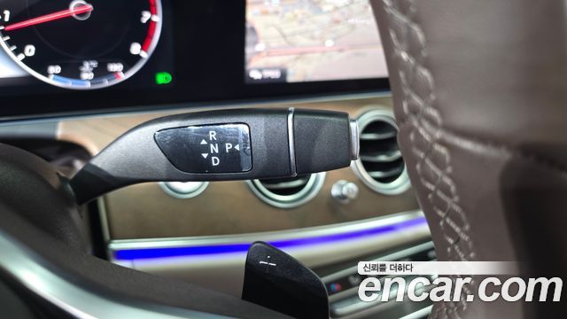 Mercedes-Benz E-Class E300 4MATIC Exclusive