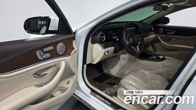 Mercedes-Benz E-Class E300 4MATIC Exclusive